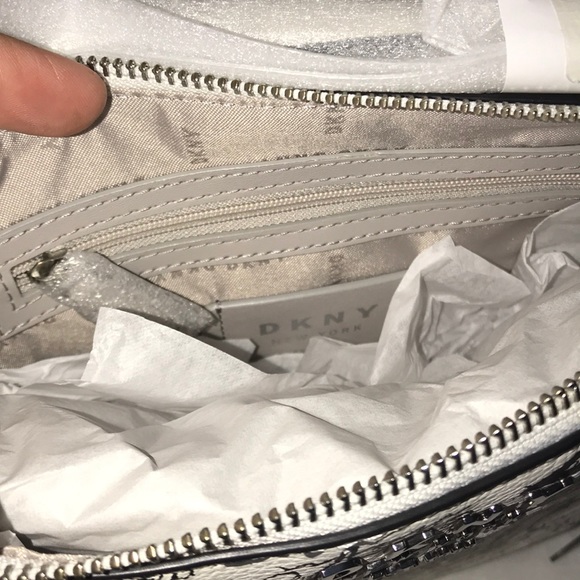 🥳HP🥳 DKNY Crossbody - Picture 8 of 9